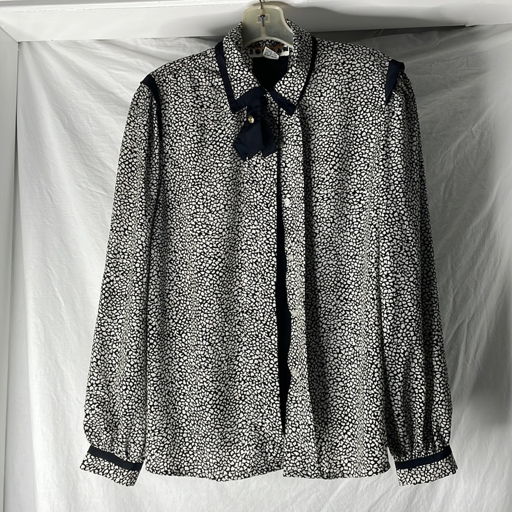 7/8 Jordan 100% Polyester white and black blouse